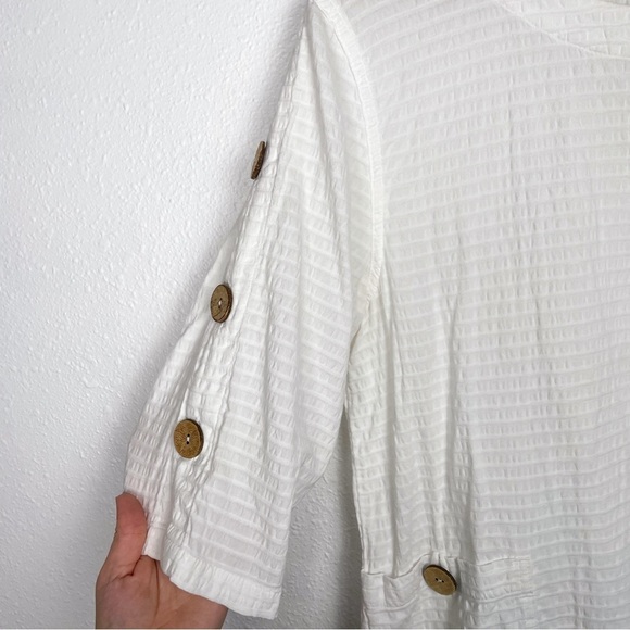 Focus Size S White Linen Shirt with Natural Wood Buttons | LagenLook Boho - Picture 6 of 11